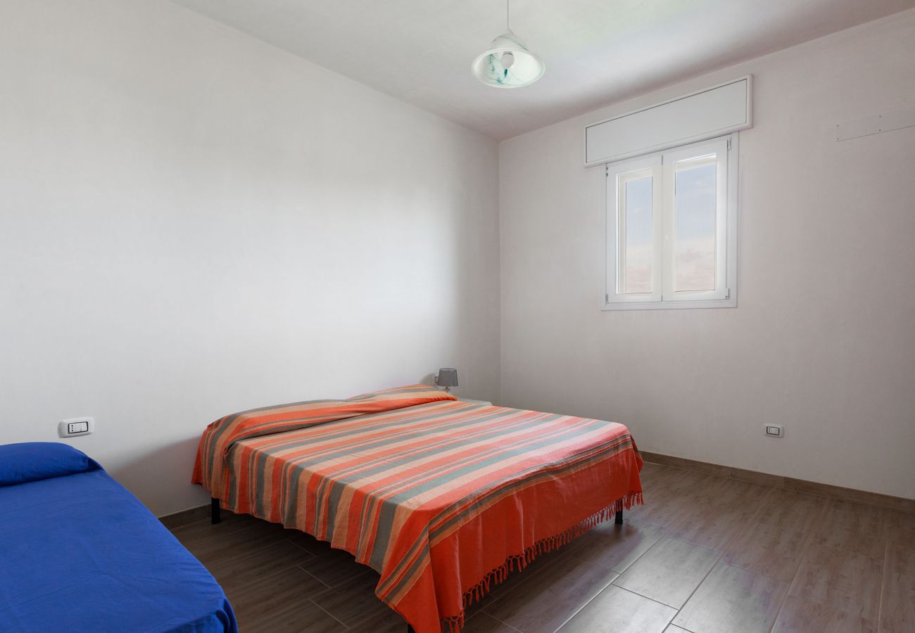 Ferienwohnung in San Pietro in Bevagna - Wohnung mit Meerblick in der Nähe des Sandstrandes am Ionischen Meer v273