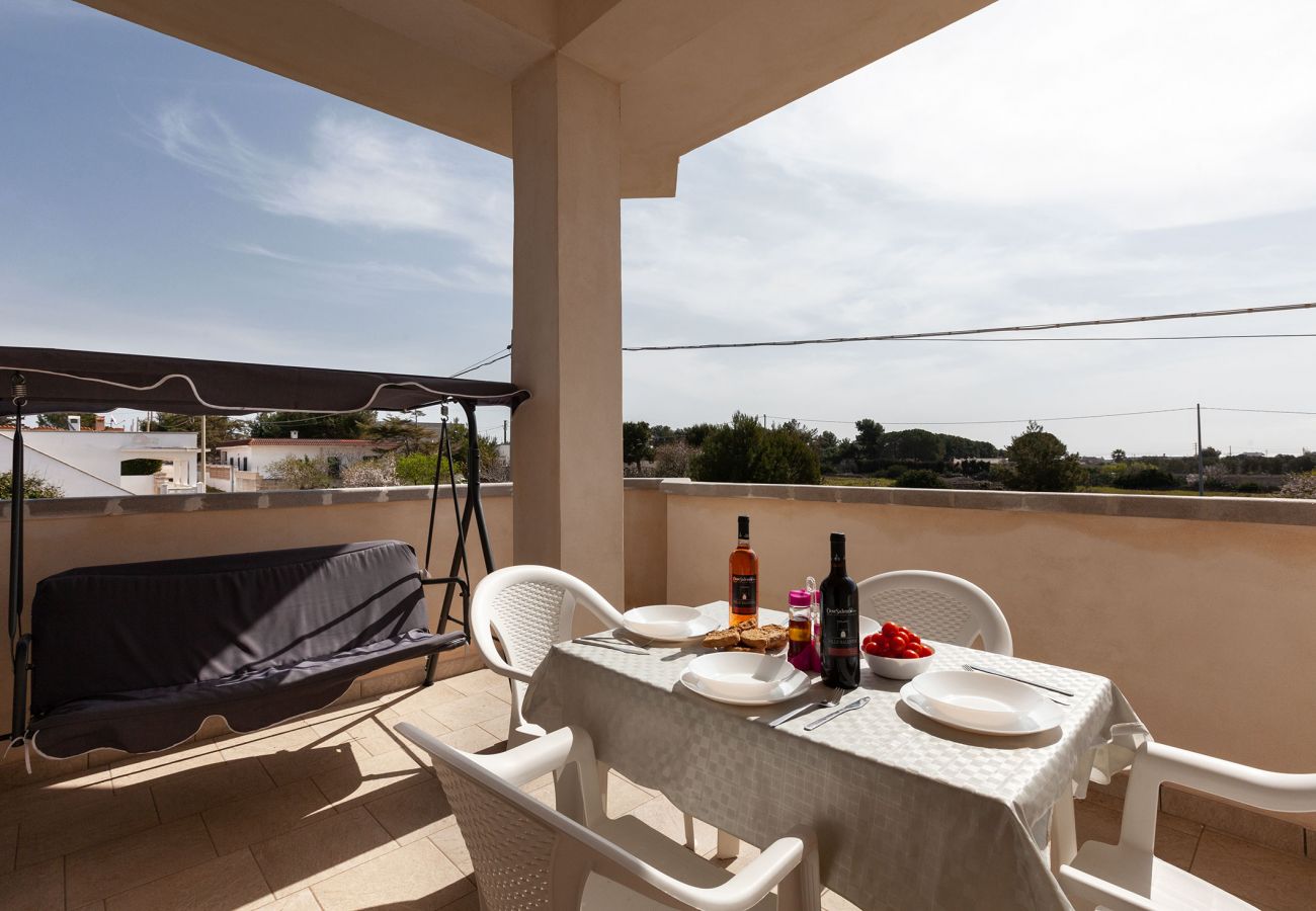 Ferienwohnung in San Pietro in Bevagna - Wohnung mit Meerblick in der Nähe des Sandstrandes am Ionischen Meer v273