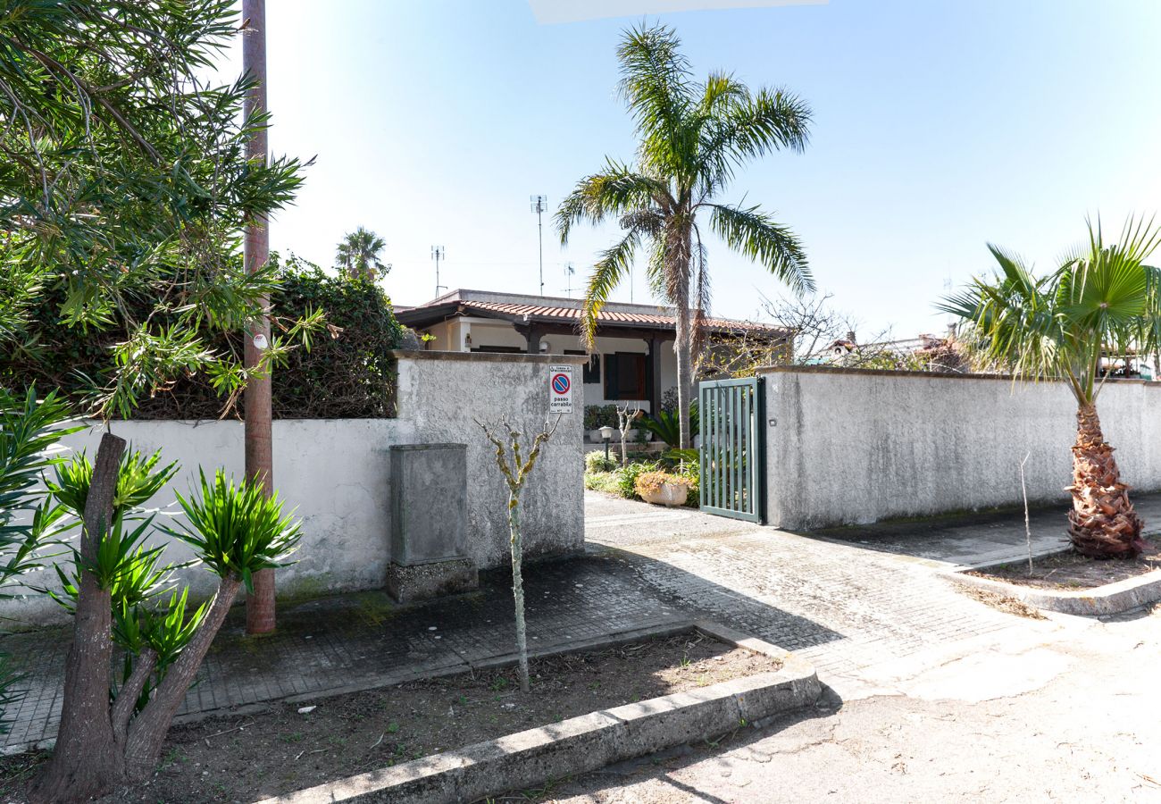 Ferienhaus in Torre dell´Orso - Ferienhaus mit 2 Schlafzimmer und Garten v198