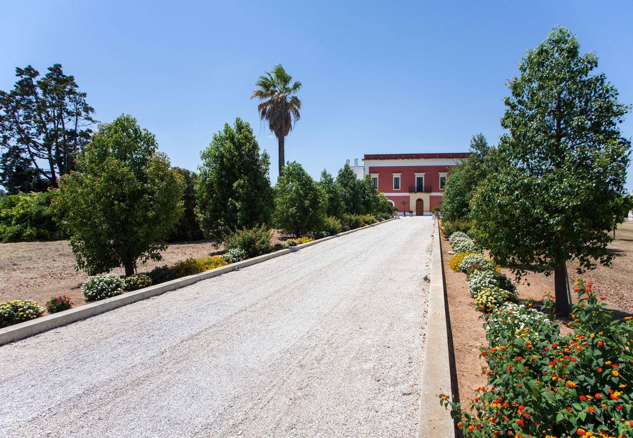 Villa in Galatina - Villa aus dem 19. Jahrhundert mit Pool und Garten v800