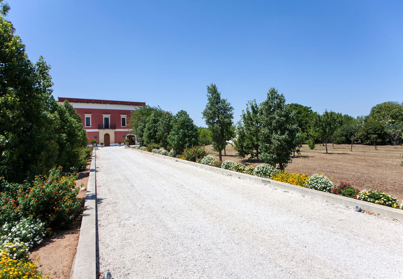 Villa in Galatina - Villa aus dem 19. Jahrhundert mit Pool und Garten v800