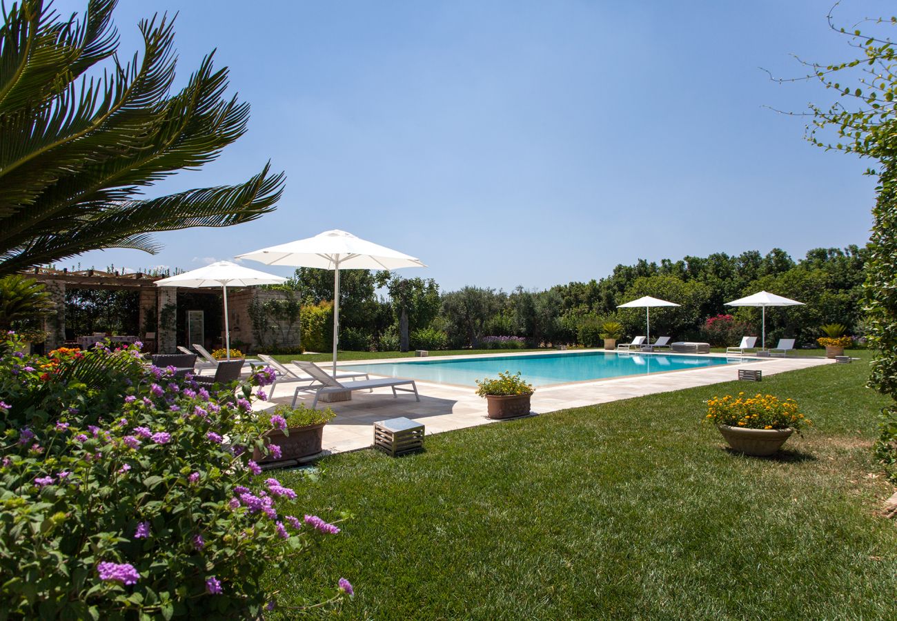 Villa in Galatina - Villa aus dem 19. Jahrhundert mit Pool und Garten v800