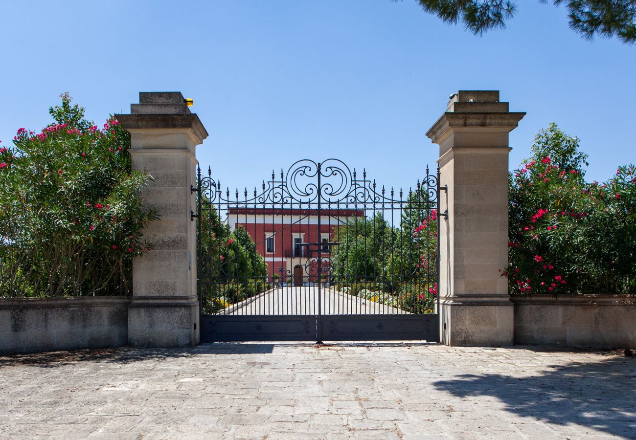 Villa in Galatina - Villa aus dem 19. Jahrhundert mit Pool und Garten v800