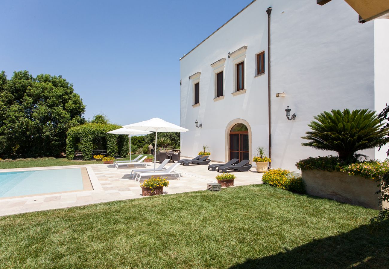 Villa in Galatina - Villa aus dem 19. Jahrhundert mit Pool und Garten v800