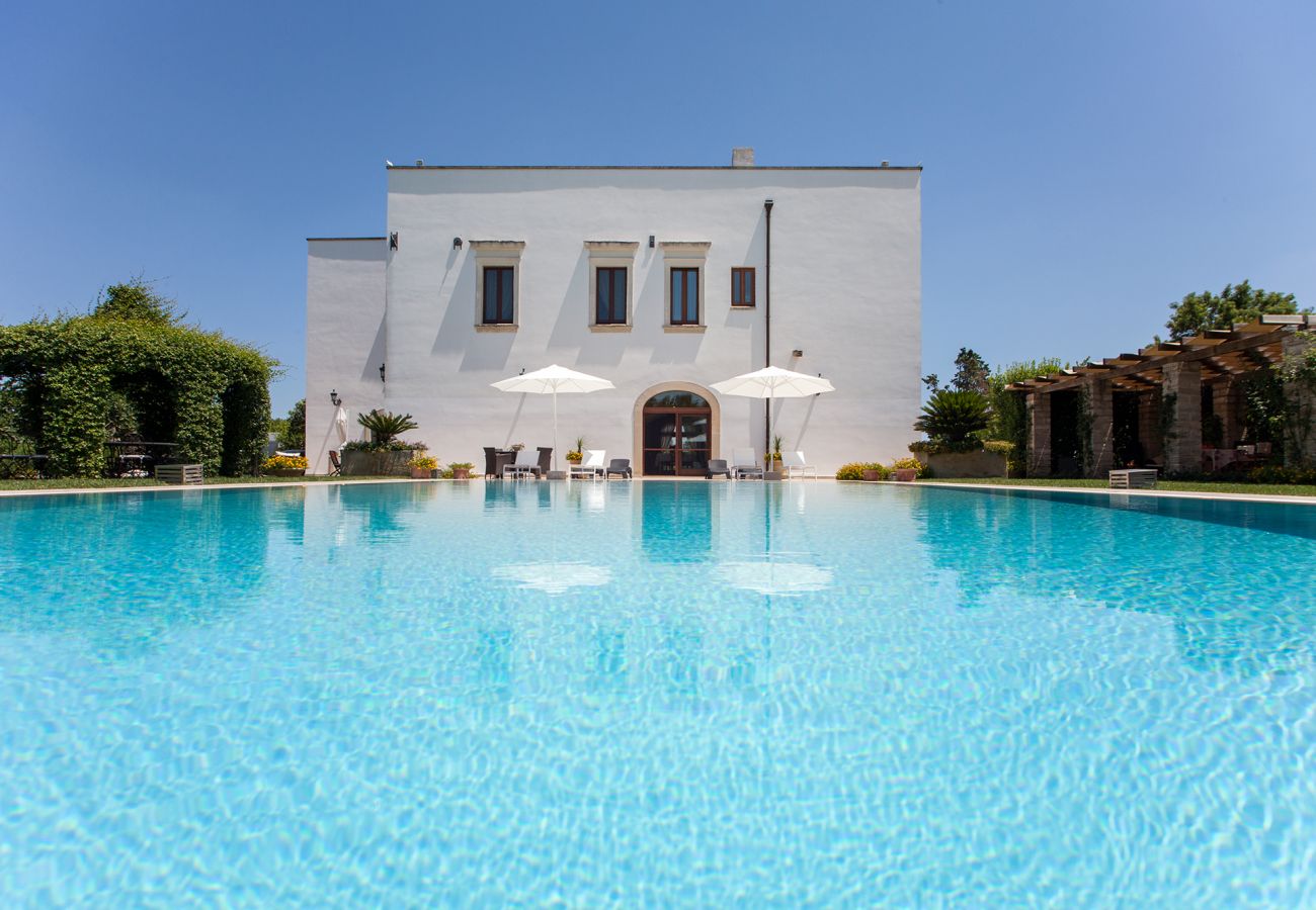 Villa in Galatina - Villa aus dem 19. Jahrhundert mit Pool und Garten v800