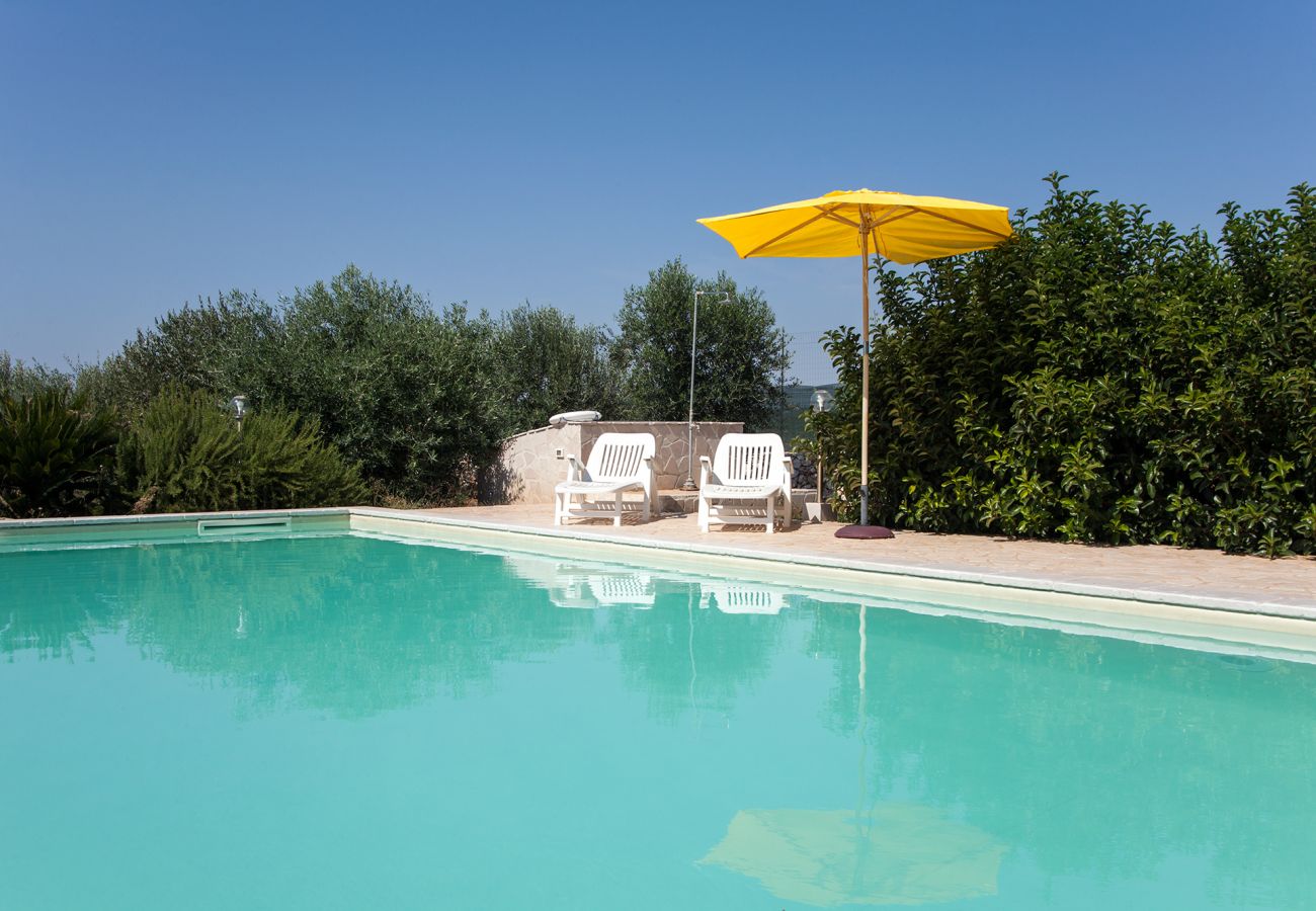 Villa in San Pietro in Bevagna - Villa mit Pool in der Nähe des Strandes von Ionio v270