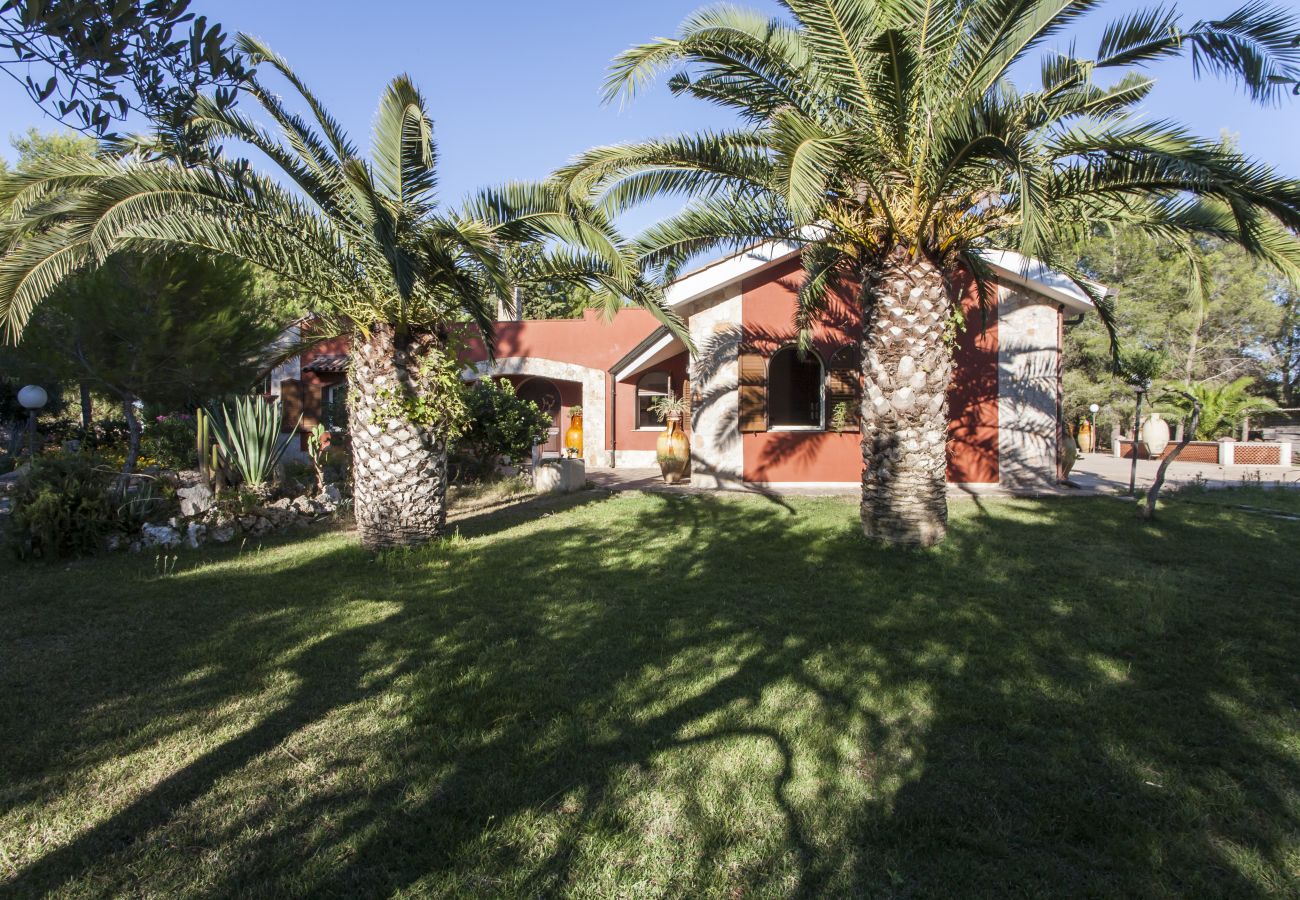 Villa in Tuglie - Villa mit privatem Pool und Garten in der Gegend von Gallipoli (v140)