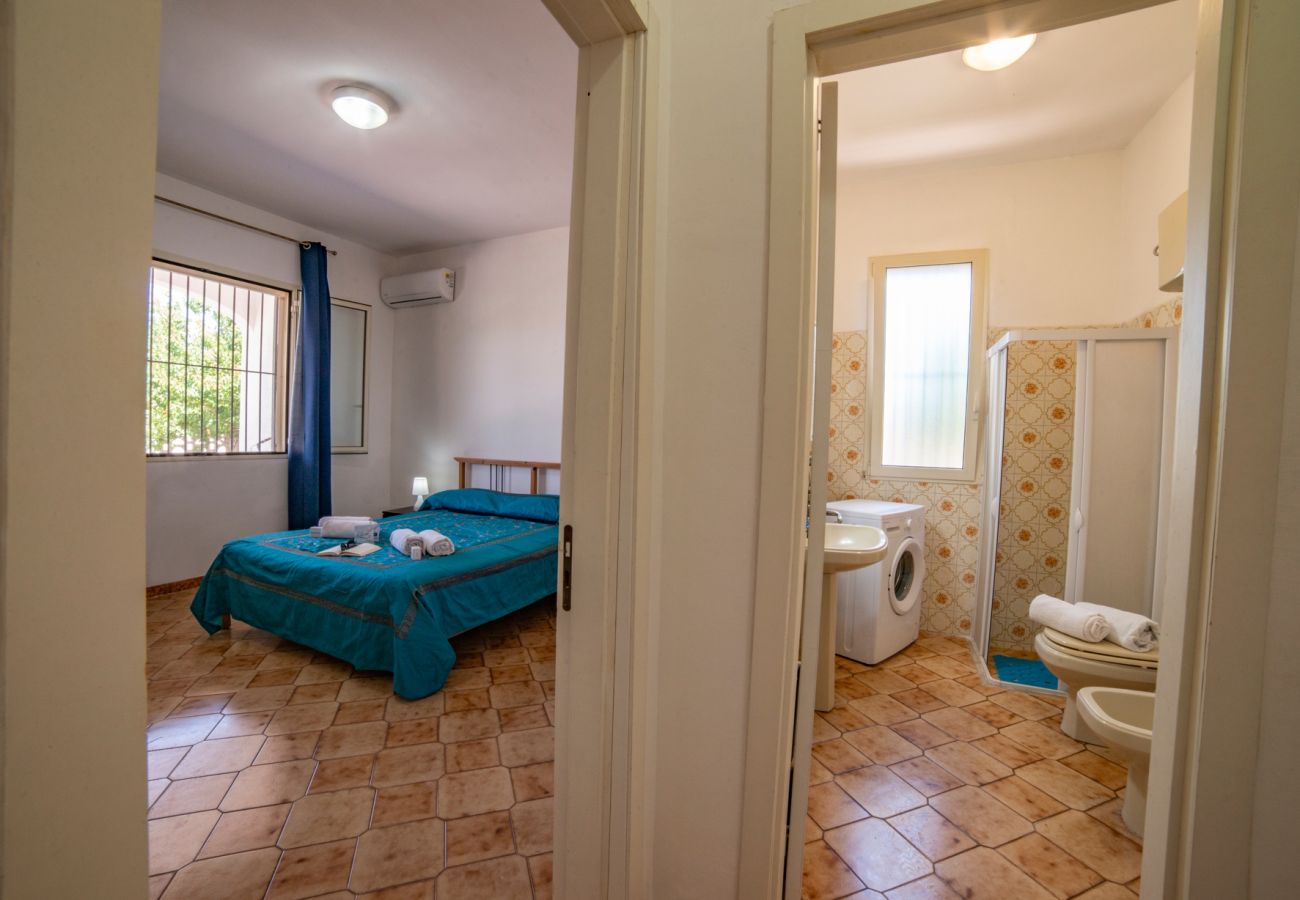 Villa in Spiaggiabella - Villa Spiaggiabella via Itaca, alles konform v705