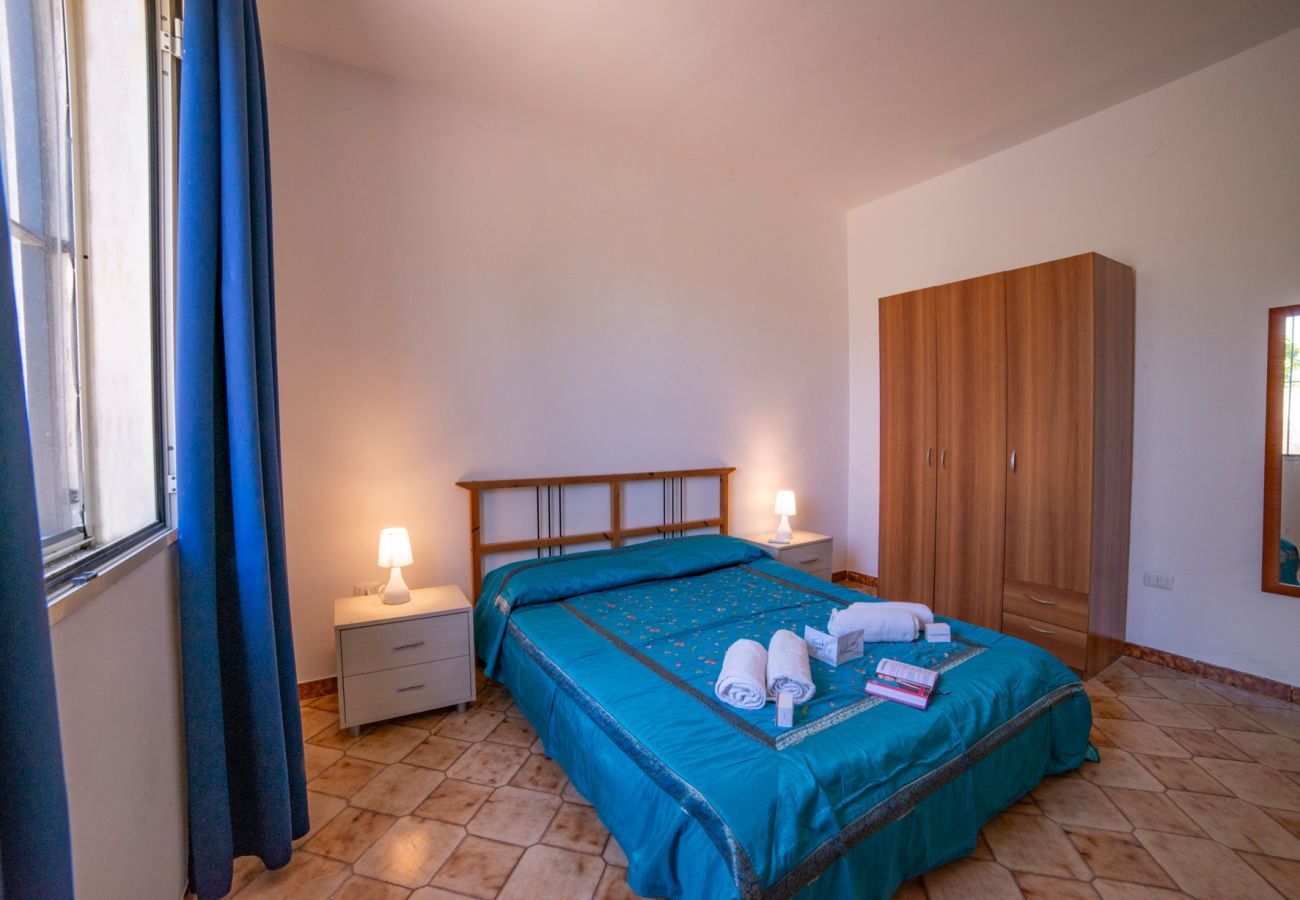 Villa in Spiaggiabella - Villa Spiaggiabella via Itaca, alles konform v705