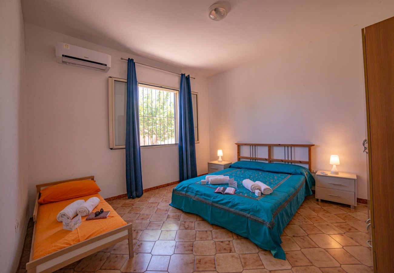 Villa in Spiaggiabella - Villa Spiaggiabella via Itaca, alles konform v705