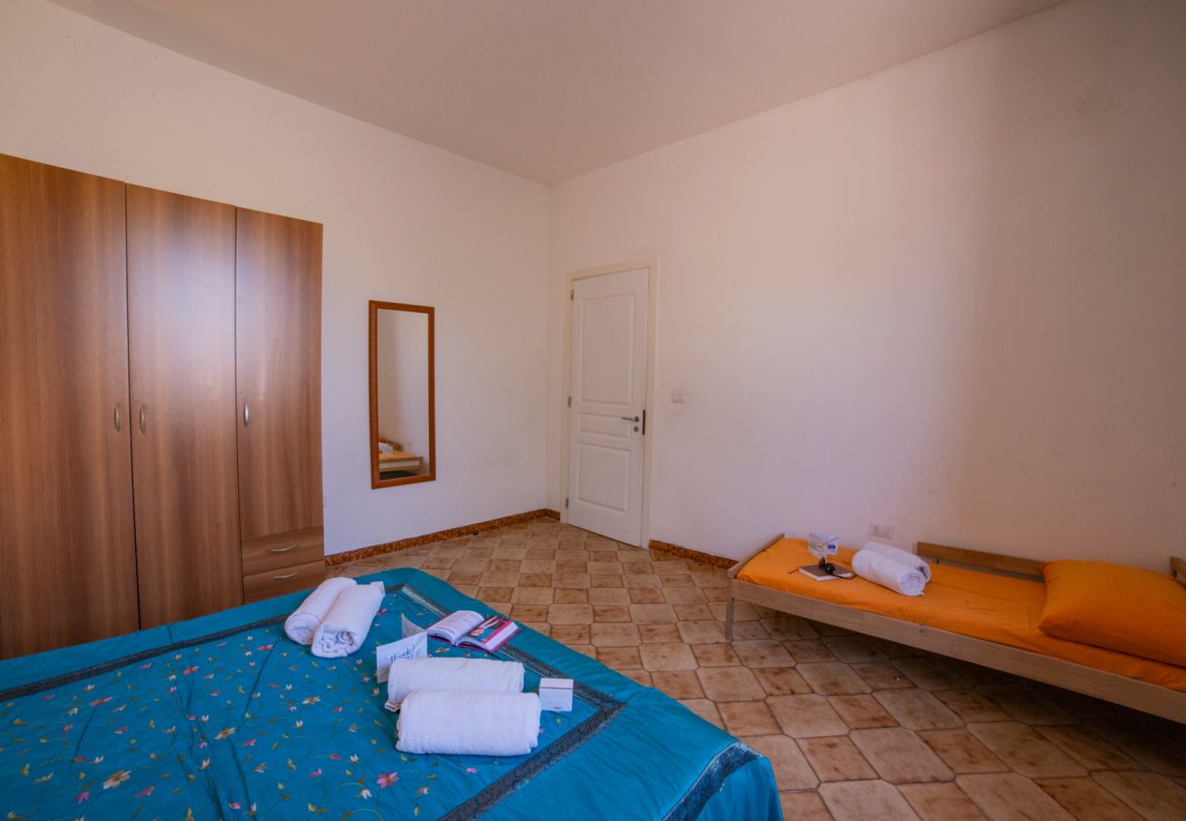 Villa in Spiaggiabella - Villa Spiaggiabella via Itaca, alles konform v705