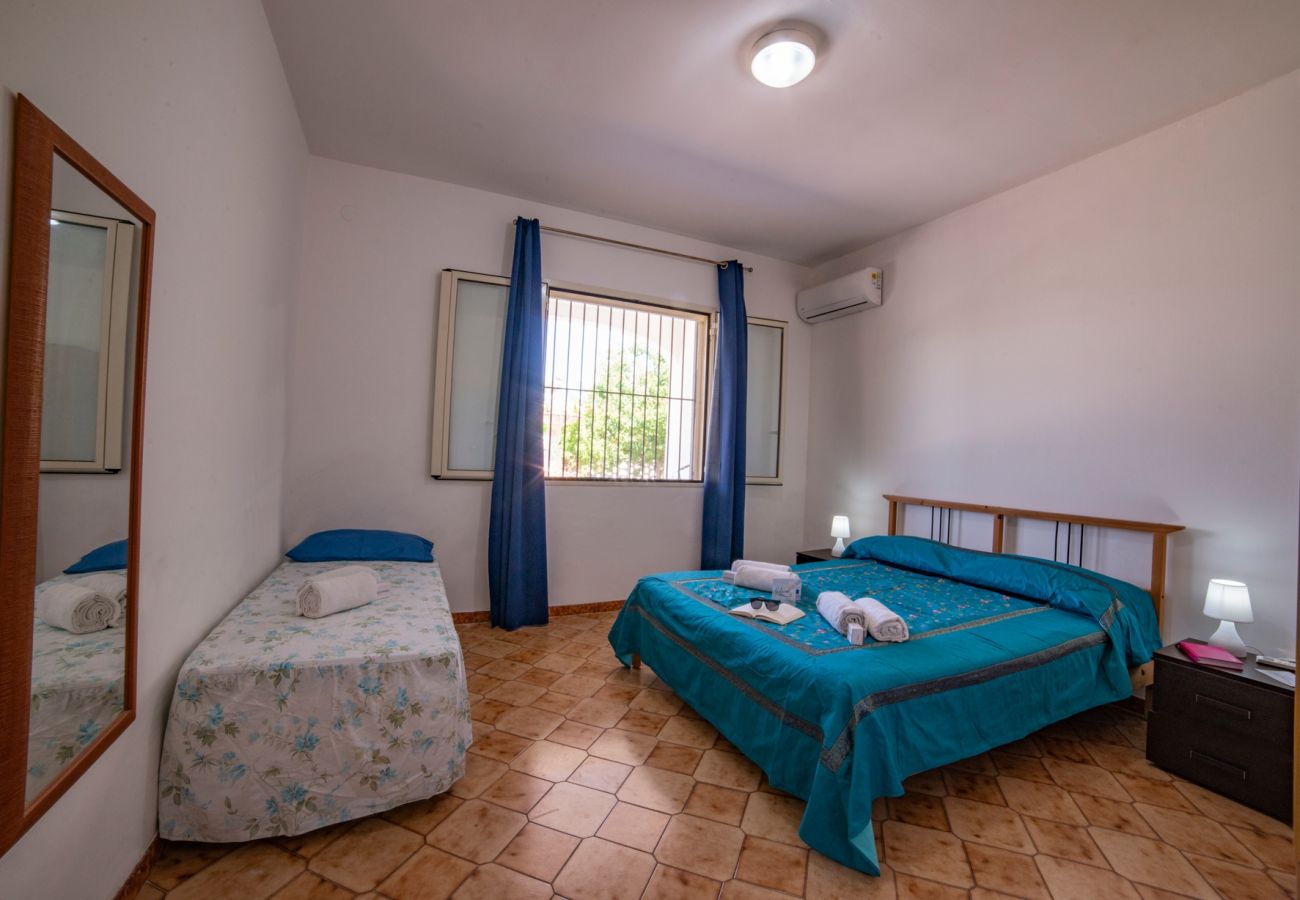 Villa in Spiaggiabella - Villa Spiaggiabella via Itaca, alles konform v705