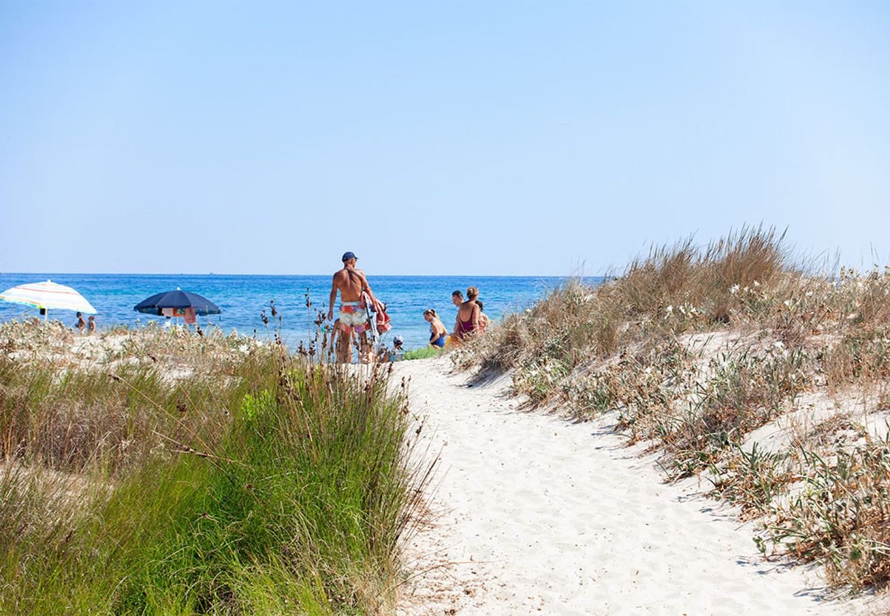 Villa in Spiaggiabella - Villa Spiaggiabella via Itaca, alles konform v705