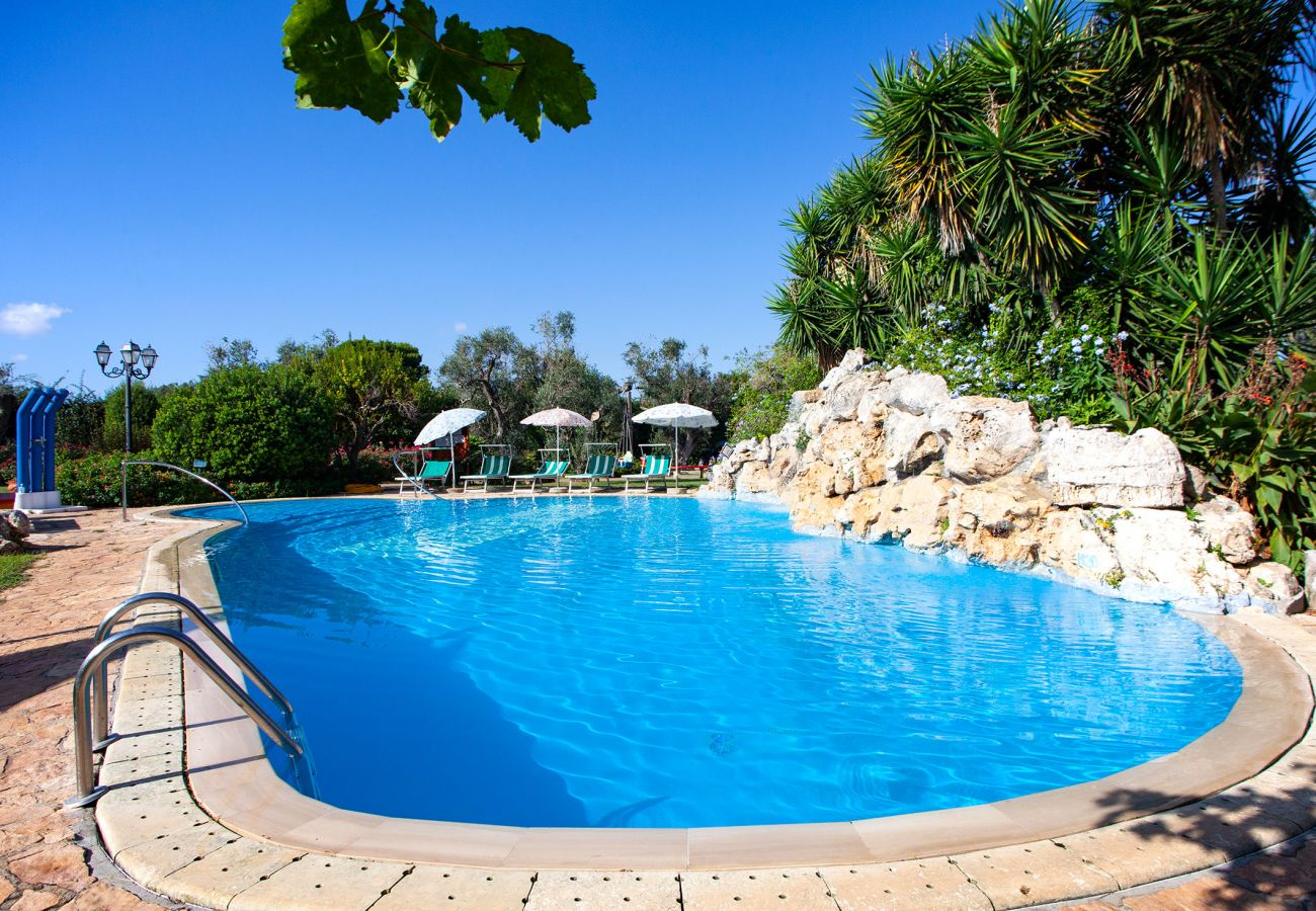 Residenz in Neviano - Ferienanlage mit Pool Garten Strand v713