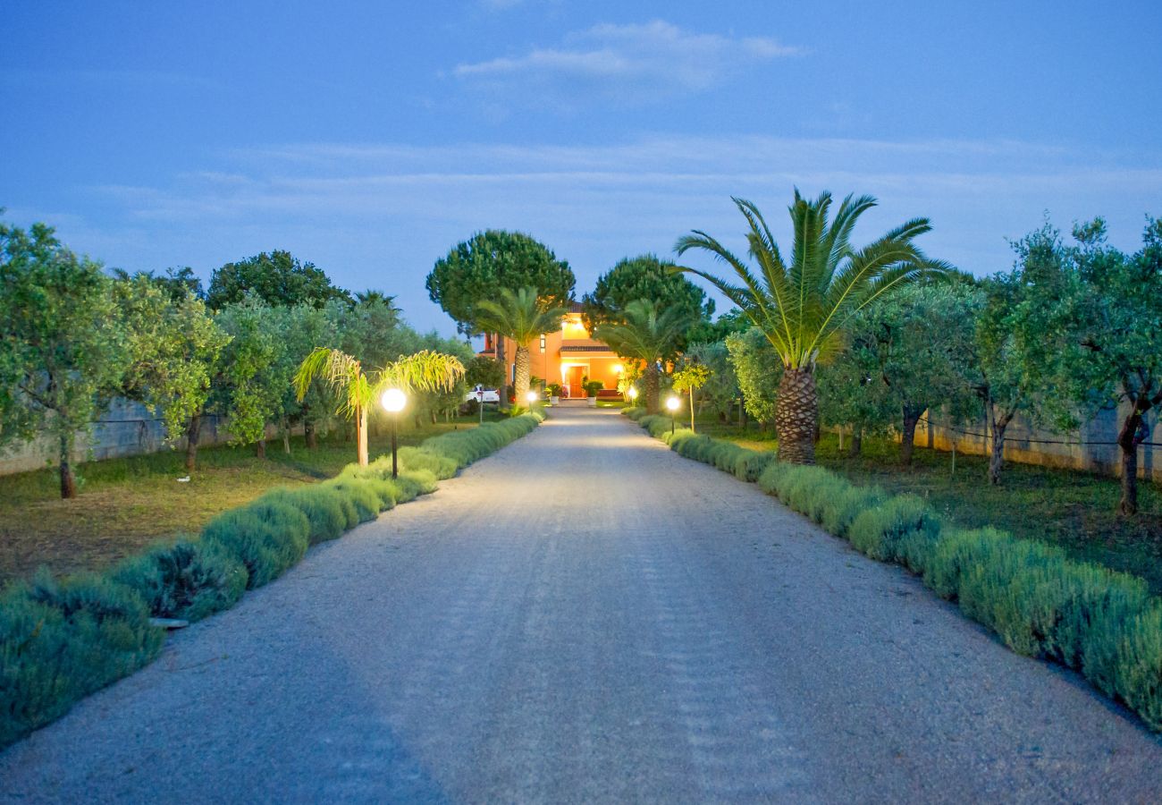 Villa in Sogliano Cavour - Villa zu verkaufen mit Schwimmbad und großem Garten und Photovoltaikanlage v799