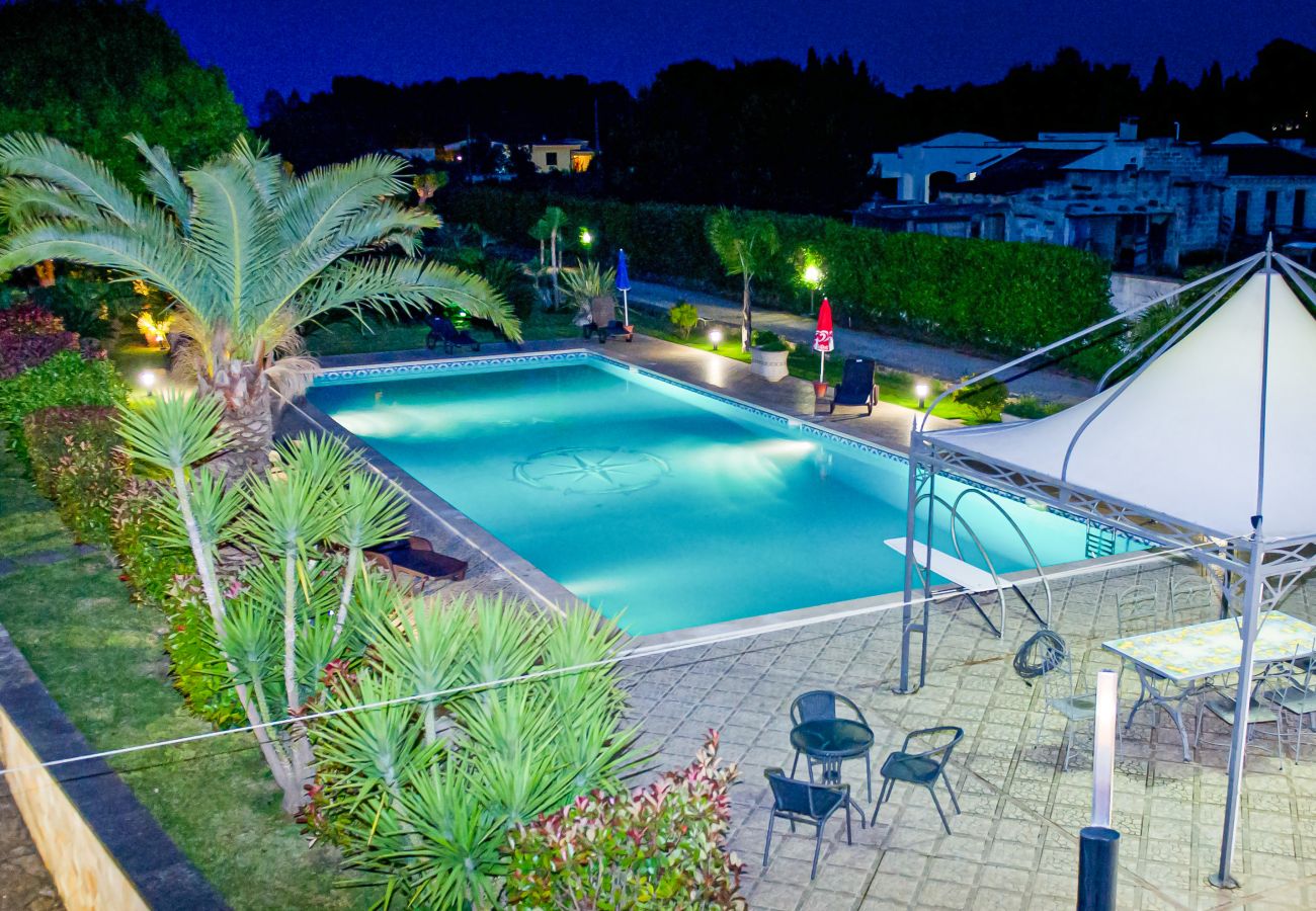 Villa in Sogliano Cavour - Villa zu verkaufen mit Schwimmbad und großem Garten und Photovoltaikanlage v799