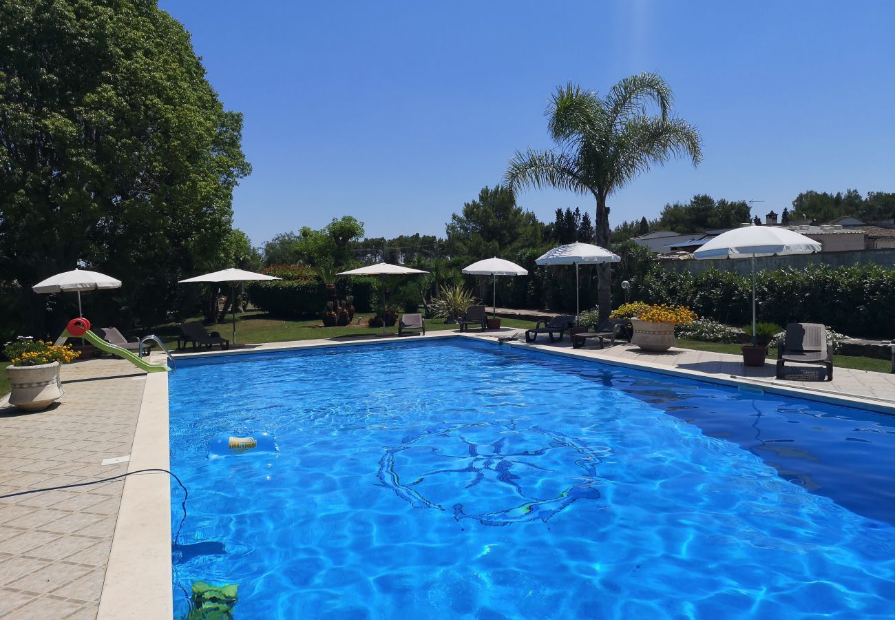 Villa in Sogliano Cavour - Villa zu verkaufen mit Schwimmbad und großem Garten und Photovoltaikanlage v799