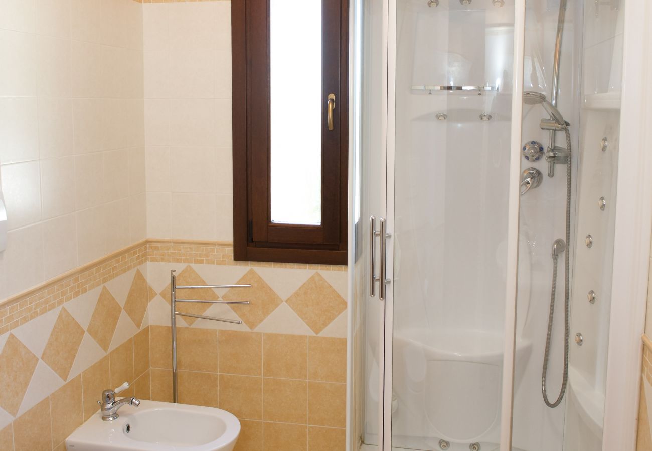 Villa in Sogliano Cavour - Villa zu verkaufen mit Schwimmbad und großem Garten und Photovoltaikanlage v799