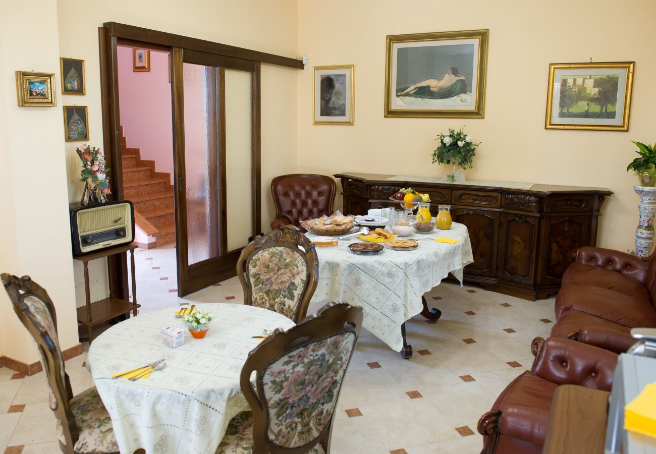 Villa in Sogliano Cavour - Villa zu verkaufen mit Schwimmbad und großem Garten und Photovoltaikanlage v799