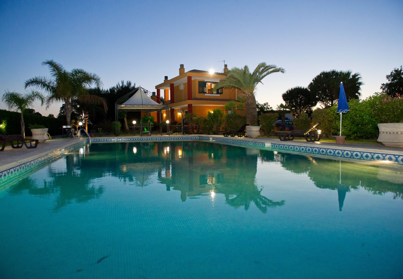 Villa in Sogliano Cavour - Villa zu verkaufen mit Schwimmbad und großem Garten und Photovoltaikanlage v799