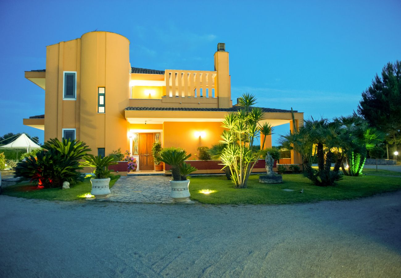 Villa in Sogliano Cavour - Villa zu verkaufen mit Schwimmbad und großem Garten und Photovoltaikanlage v799