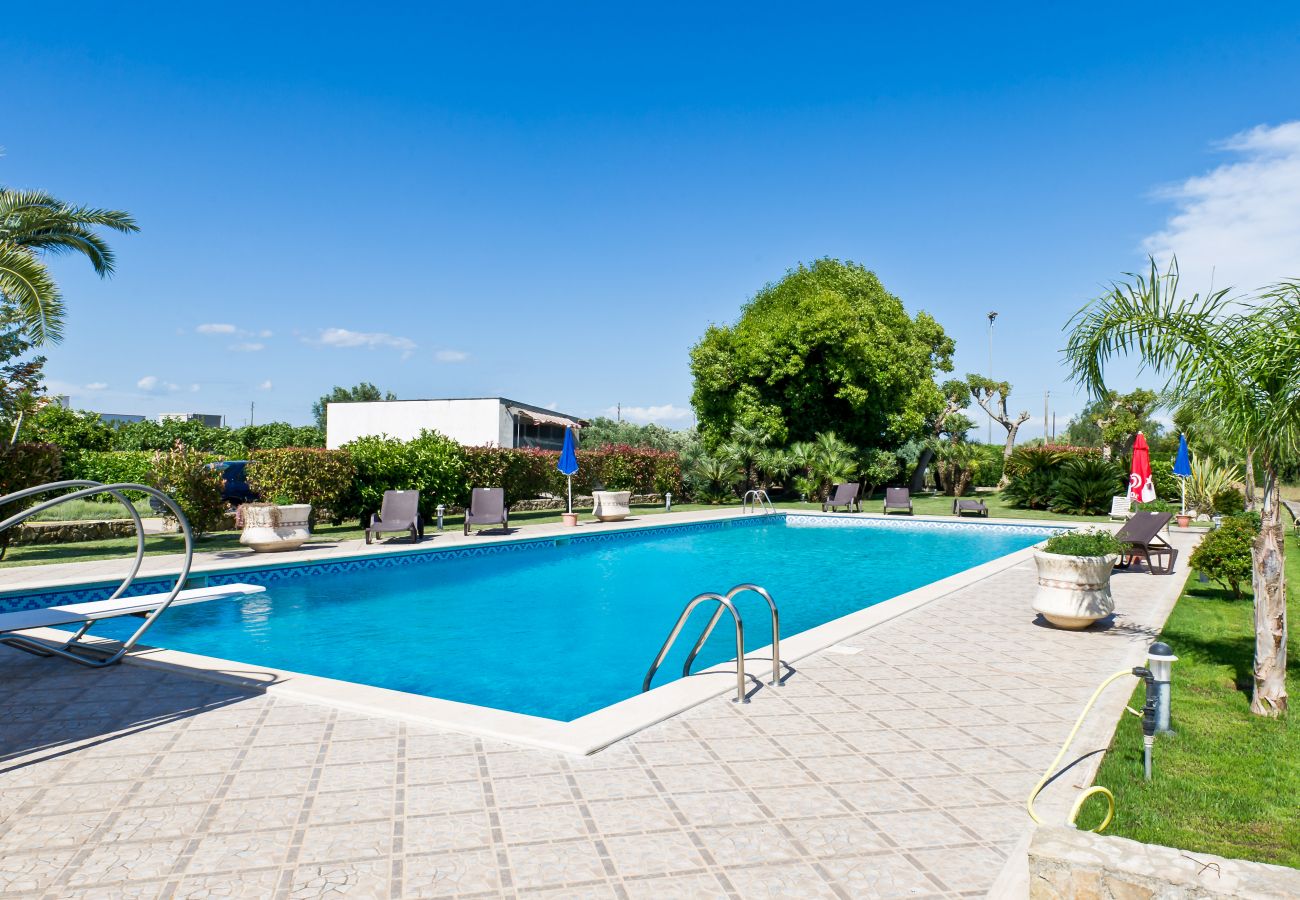 Villa in Sogliano Cavour - Villa zu verkaufen mit Schwimmbad und großem Garten und Photovoltaikanlage v799