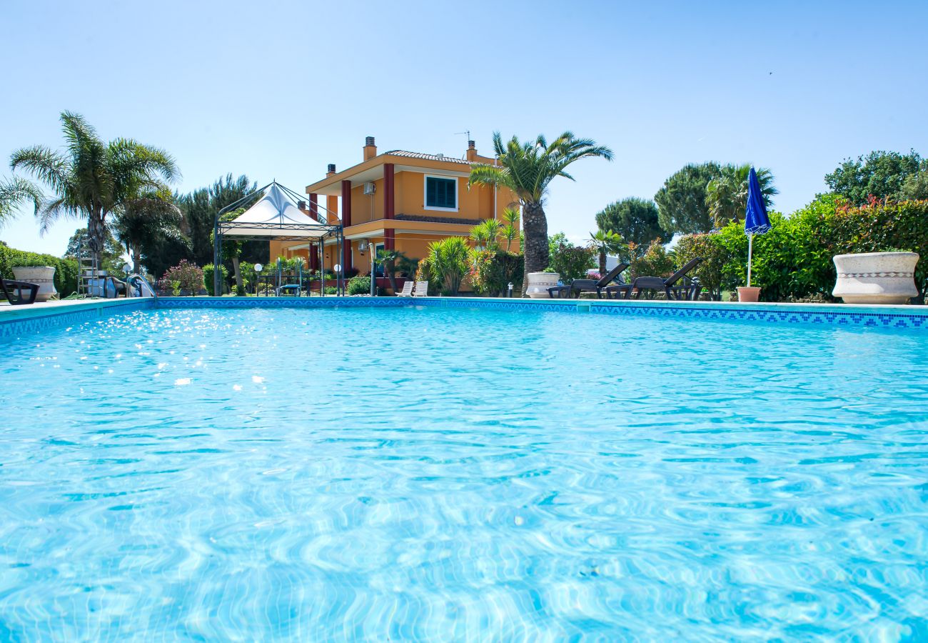 Villa in Sogliano Cavour - Villa zu verkaufen mit Schwimmbad und großem Garten und Photovoltaikanlage v799