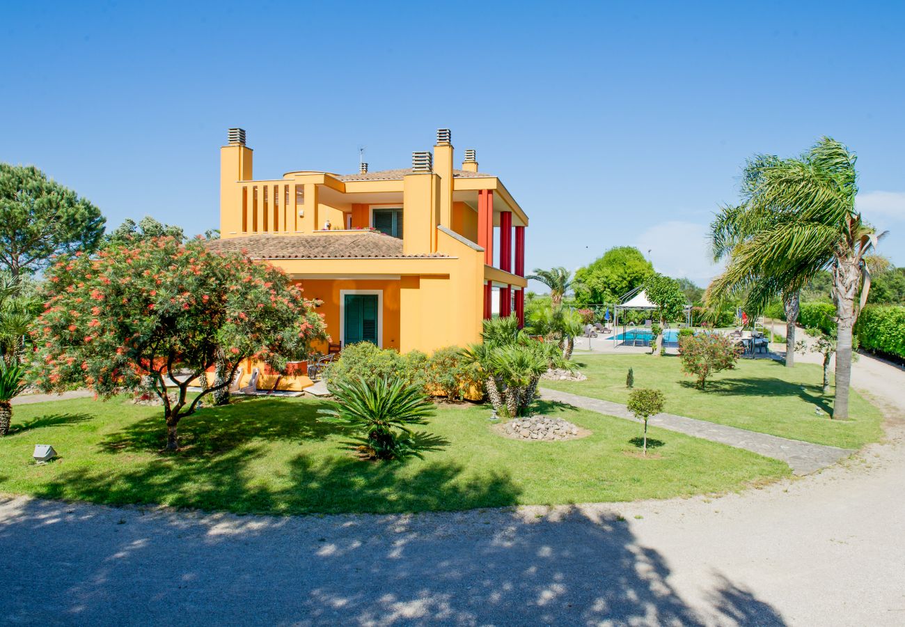 Villa in Sogliano Cavour - Villa zu verkaufen mit Schwimmbad und großem Garten und Photovoltaikanlage v799