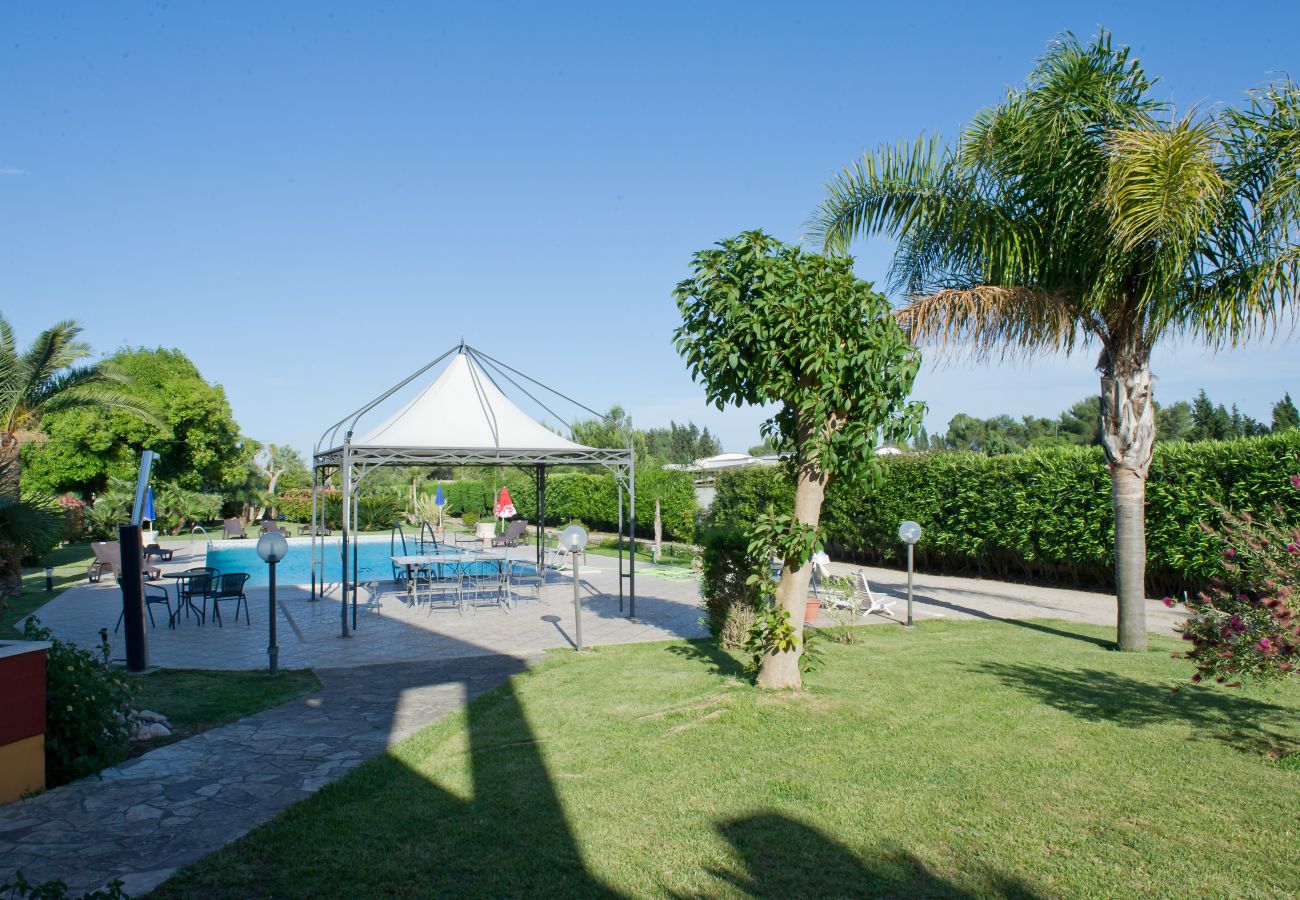Villa in Sogliano Cavour - Villa zu verkaufen mit Schwimmbad und großem Garten und Photovoltaikanlage v799