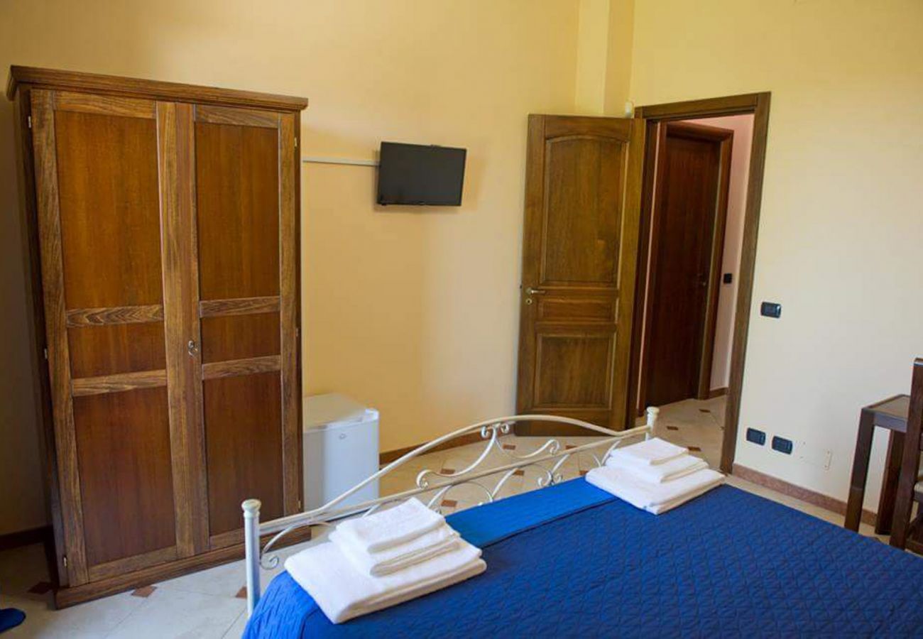 Villa in Sogliano Cavour - Villa zu verkaufen mit Schwimmbad und großem Garten und Photovoltaikanlage v799
