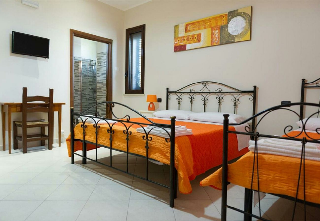 Villa in Sogliano Cavour - Villa zu verkaufen mit Schwimmbad und großem Garten und Photovoltaikanlage v799