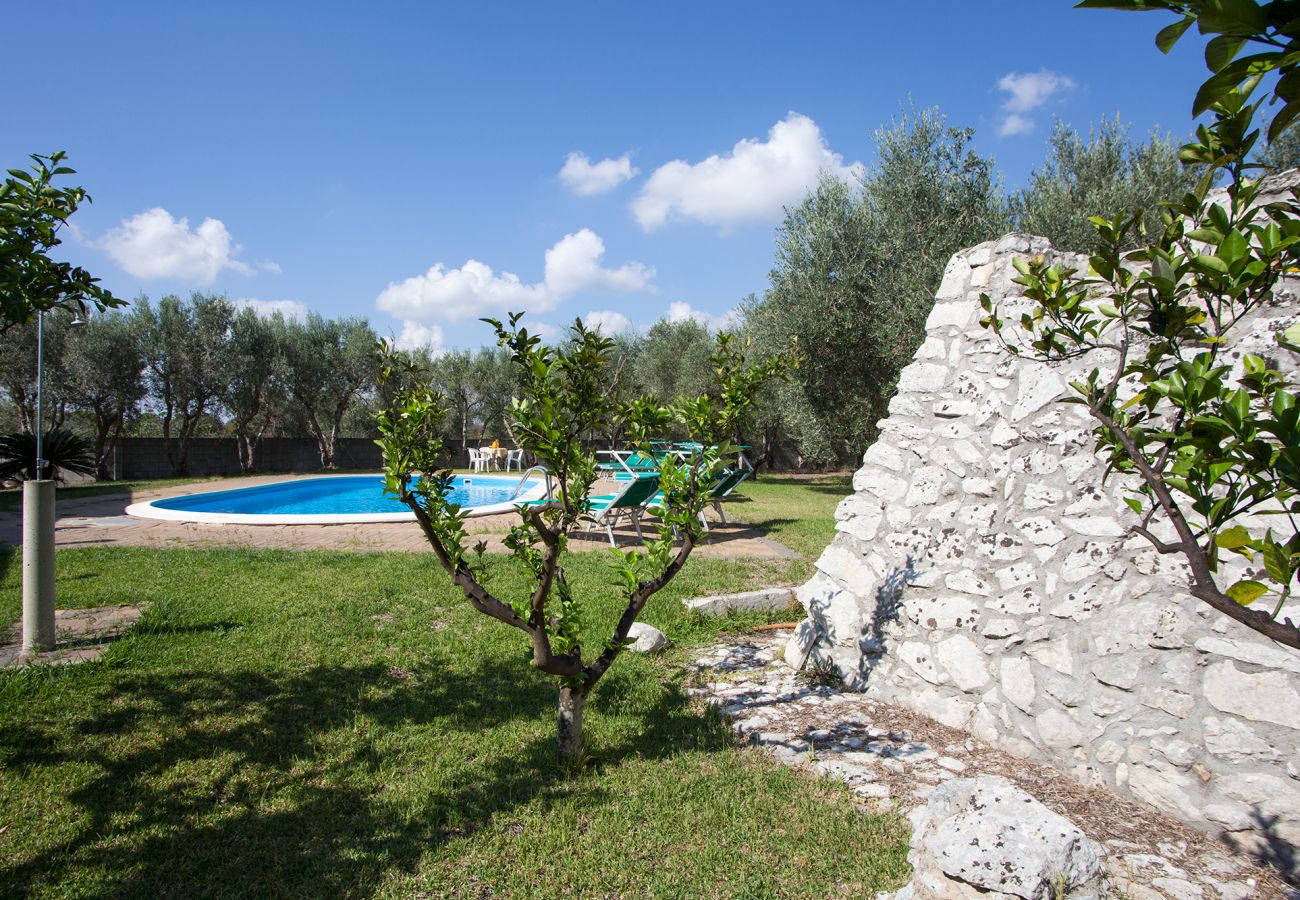 Villa in Corigliano d´Otranto - Historisches Anwesen mit Villa und Nebengebäude, Schwimmbad und Fresken v340