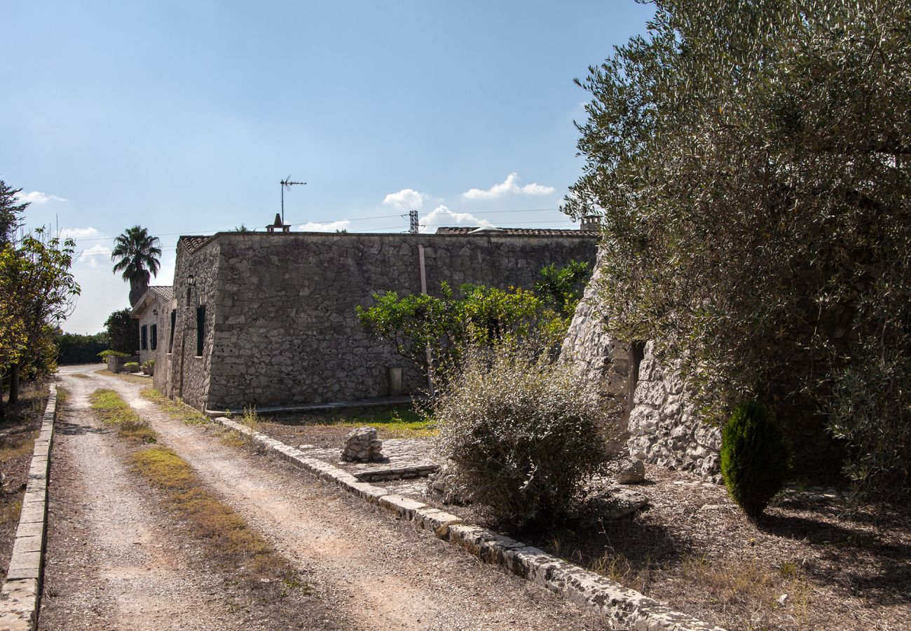 Villa in Corigliano d´Otranto - Historisches Anwesen mit Villa und Nebengebäude, Schwimmbad und Fresken v340