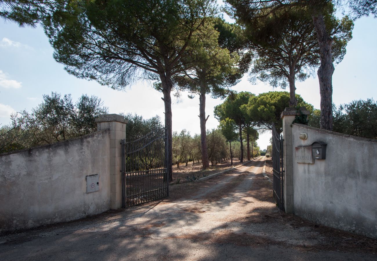 Villa in Corigliano d´Otranto - Historisches Anwesen mit Villa und Nebengebäude, Schwimmbad und Fresken v340