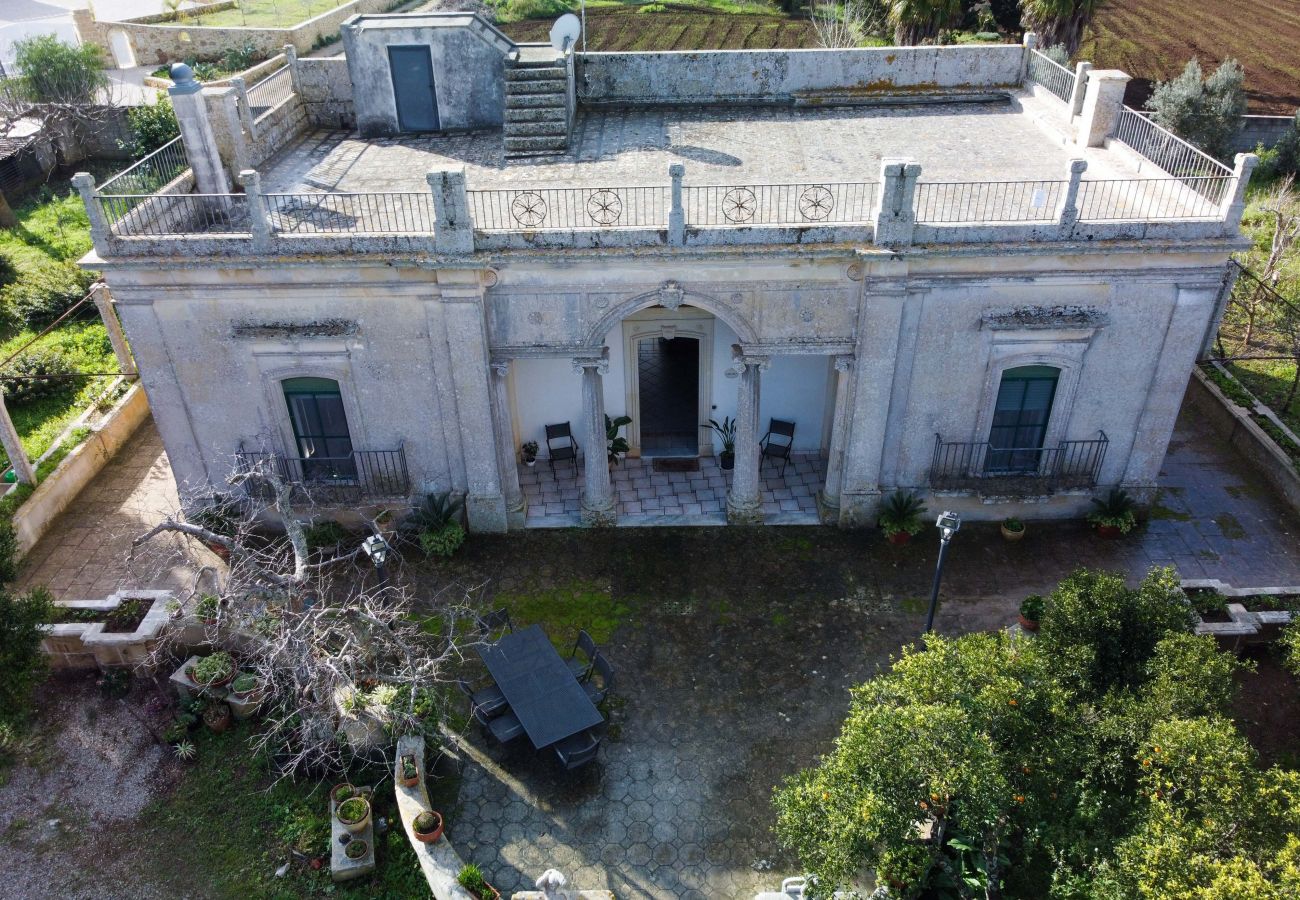 Villa in Corigliano d´Otranto - Historisches Anwesen mit Villa und Nebengebäude, Schwimmbad und Fresken v340