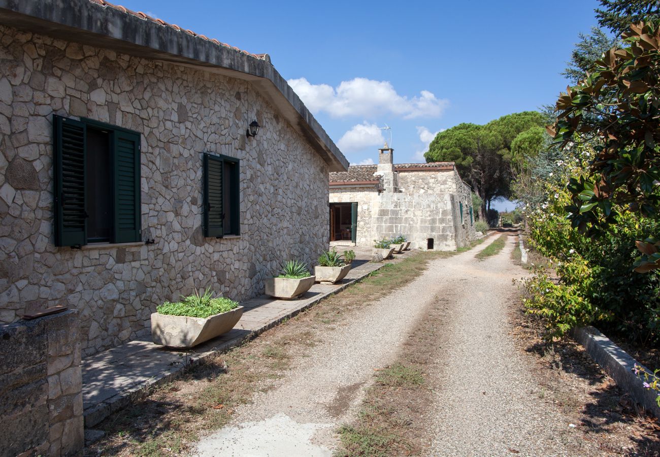 Villa in Corigliano d´Otranto - Historisches Anwesen mit Villa und Nebengebäude, Schwimmbad und Fresken v340