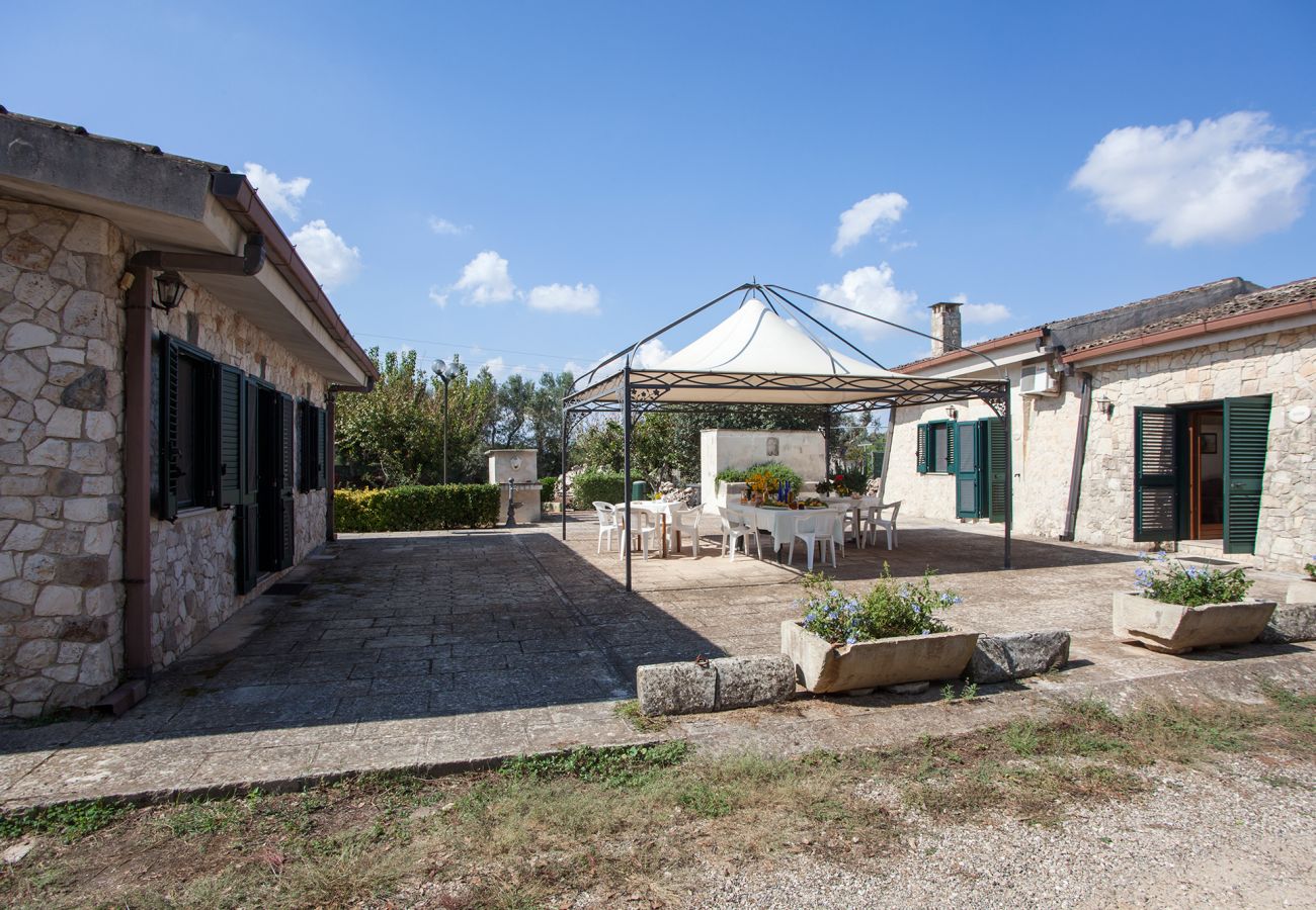 Villa in Corigliano d´Otranto - Historisches Anwesen mit Villa und Nebengebäude, Schwimmbad und Fresken v340