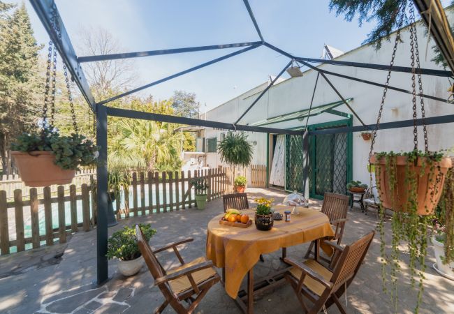 Villa in Martano - Zu verkaufen große Garteninvestitionsvilla V290