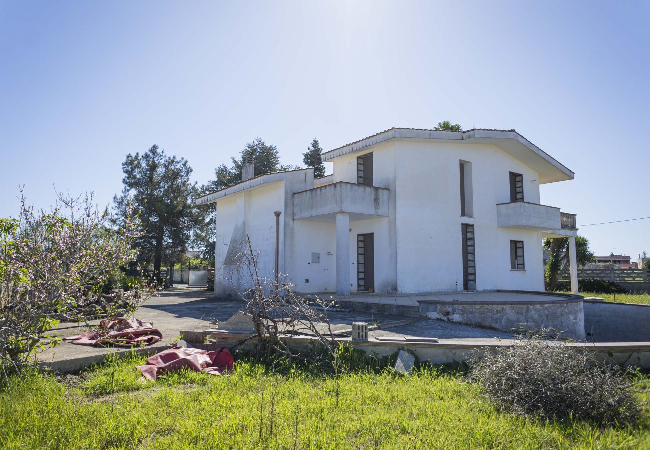 Villa in Bagnolo del Salento - Fast fertiggestellte Villa mit Garten und in der Nähe der Stadt zu verkaufen