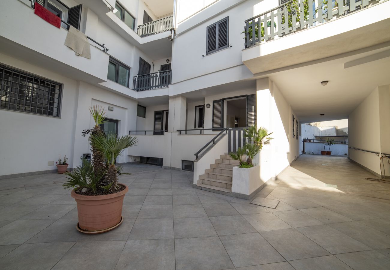 Ferienwohnung in Otranto - Haus zu verkaufen Otranto mit 2 Bädern Garage v342