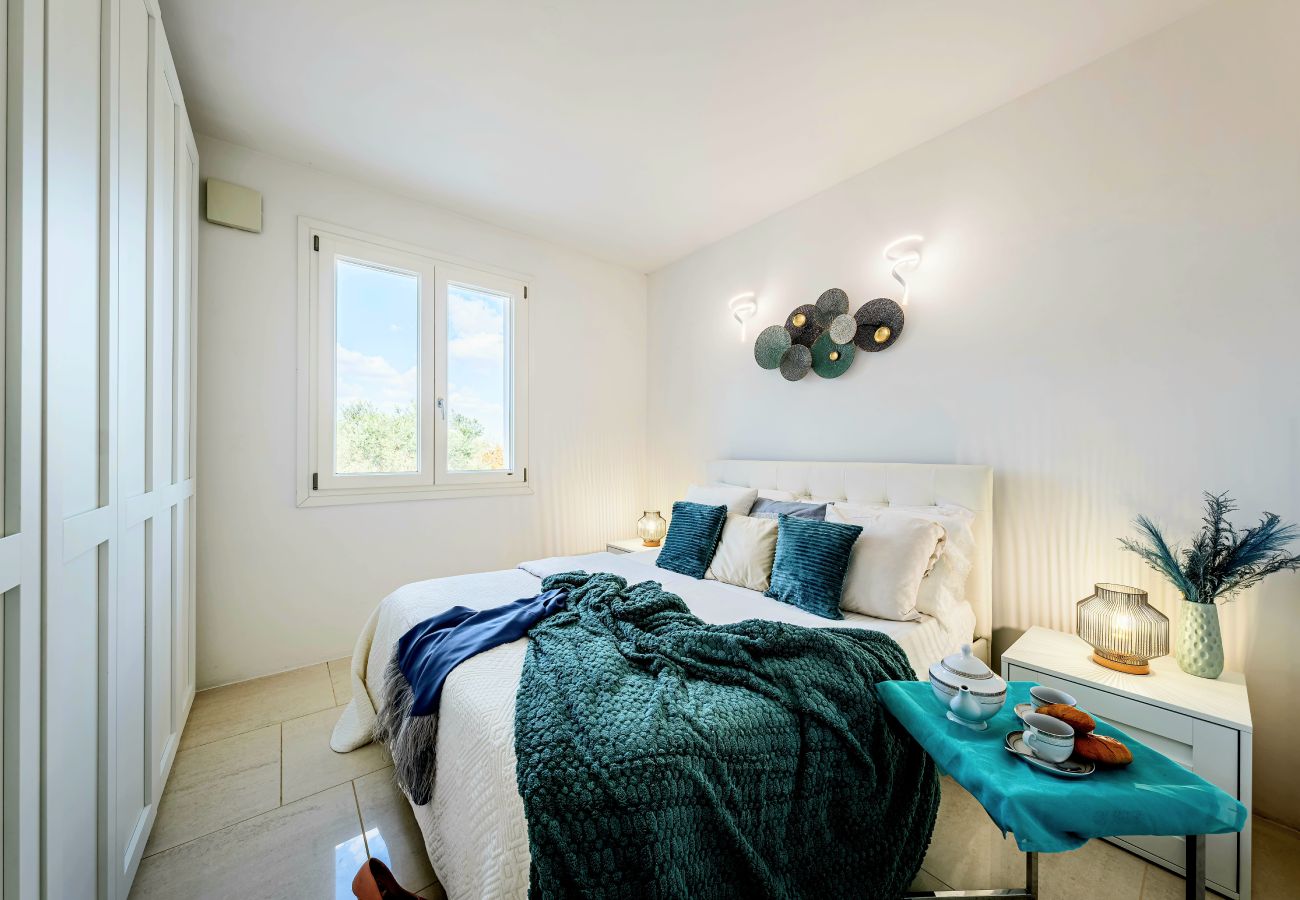 Villa in Ugento - Prestigeträchtige Villa mit Swimmingpool und großem Garten (v750)