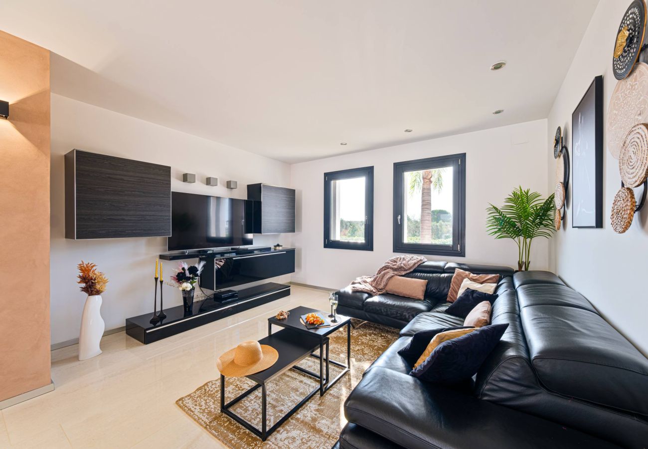 Villa in Ugento - Prestigeträchtige Villa mit Swimmingpool und großem Garten (v750)