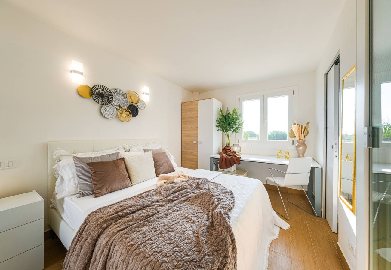 Villa in Ugento - Prestigeträchtige Villa mit Swimmingpool und großem Garten (v750)