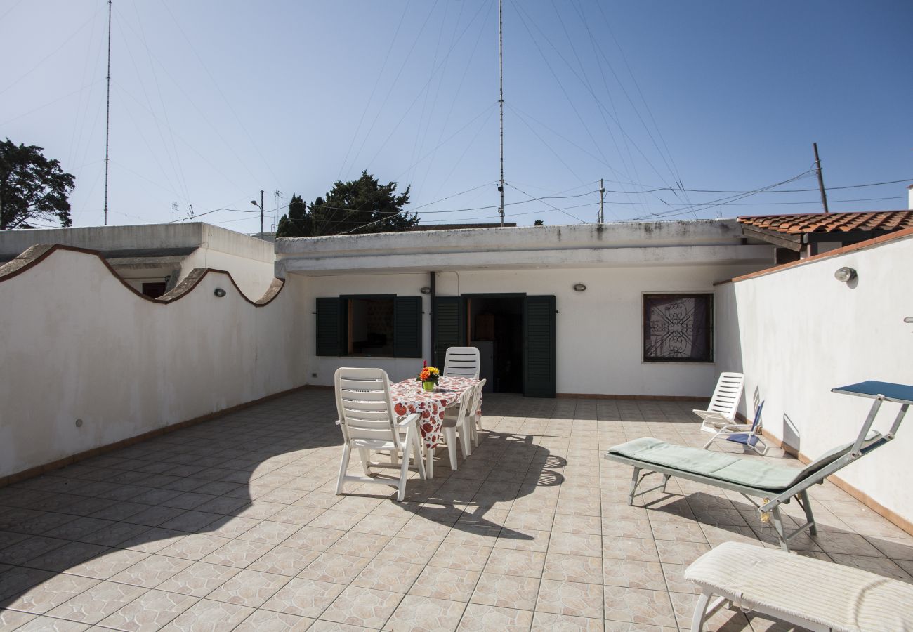 Ferienwohnung in Torre dell´Orso - Haus – Panoramaterrasse und Strandzugang v122