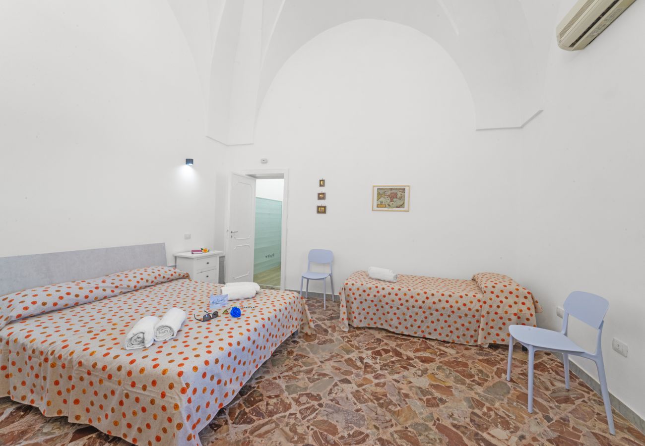 Ferienhaus in Santa Cesarea Terme - V251 unabhängiges Haus mit Garten Cerfignano