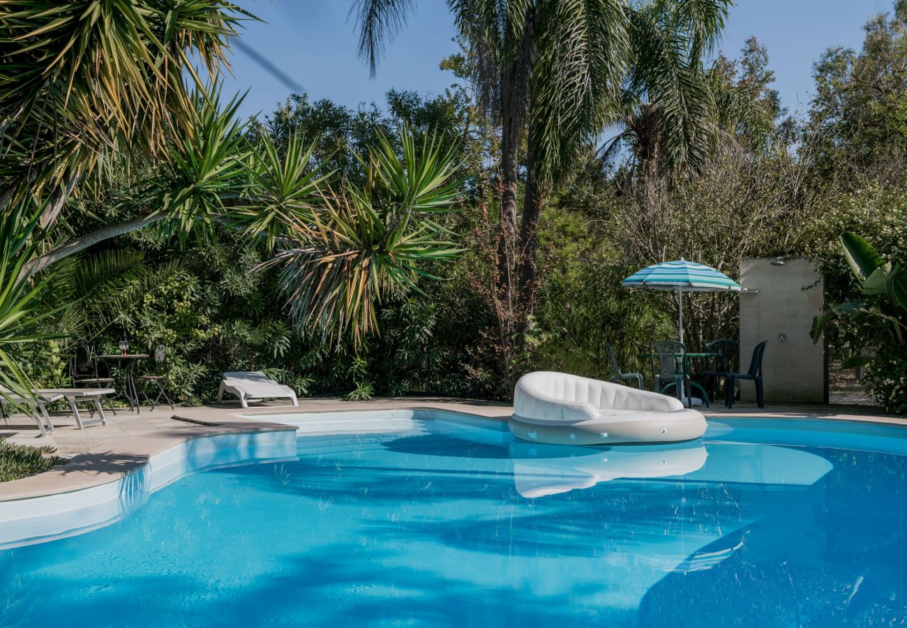 Villa in Carpignano Salentino - Villa mit privatem Pool und Fußballplatz 5 Schlafzimmer und 5 Badezimmer in Apulien m400