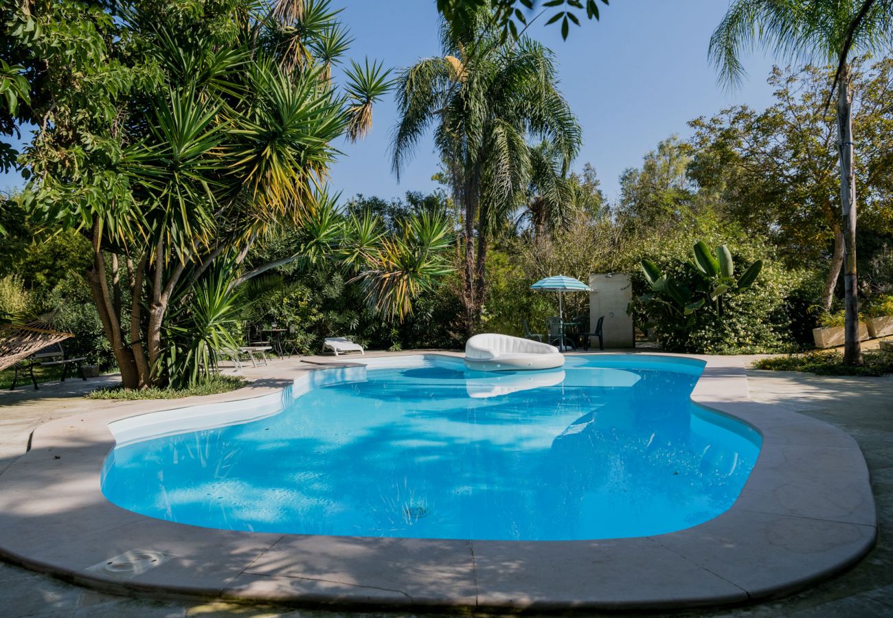 Ferienwohnung in Carpignano Salentino - Apartment mit Pool und Fußballplatz für einen Urlaub in Apulien m401