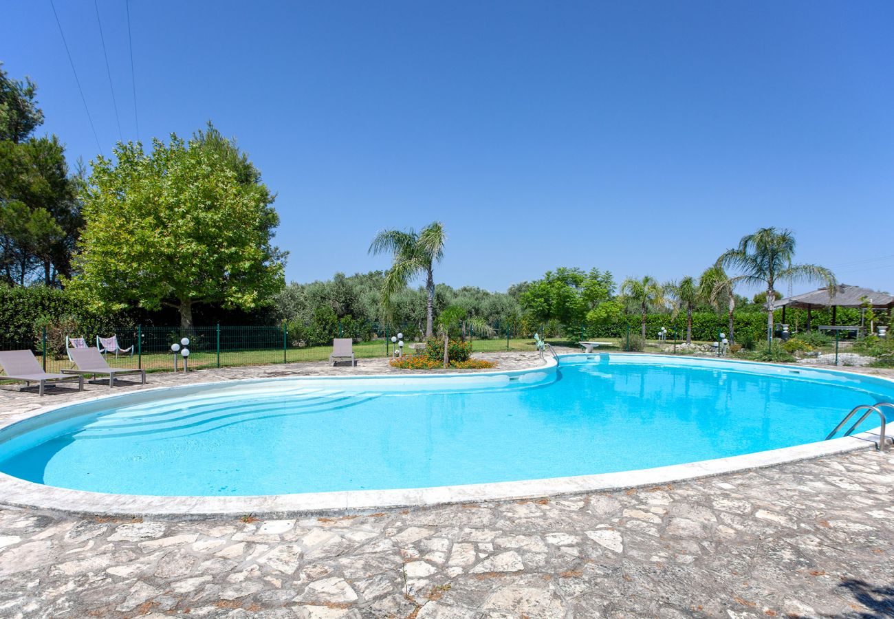 Villa in Corigliano d´Otranto - Ferienvilla mit großem privatem Pool, 5 Schlafzimmern und 4 Bädern m550