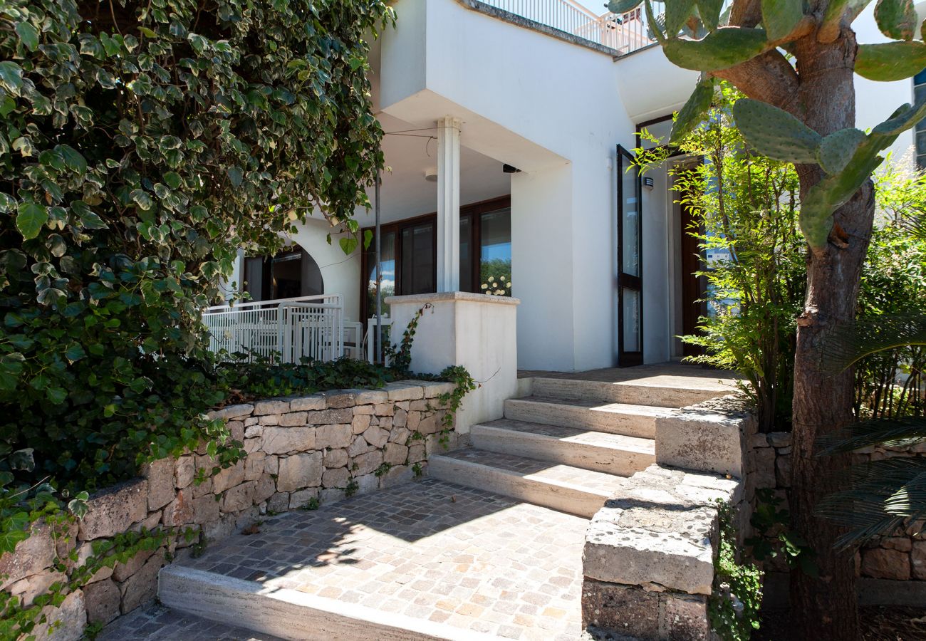 Villa in Neviano - Ferienvilla in der Nähe von Gallipoli 6 Schlafzimmer, 6 Badezimmer, Swimmingpool, Wifi, Klimaanlage und Haustiere erlaubt m200