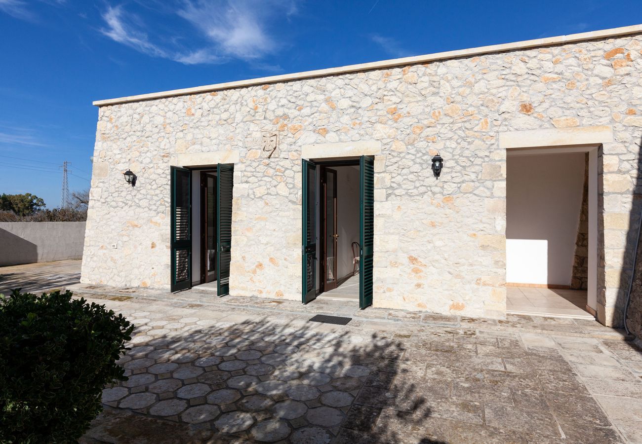 Villa in Corigliano d´Otranto - Ferienvilla mit Pool in der Landschaft von Salento für Gruppen mit 9 Schlafzimmern und 7 Bädern m340